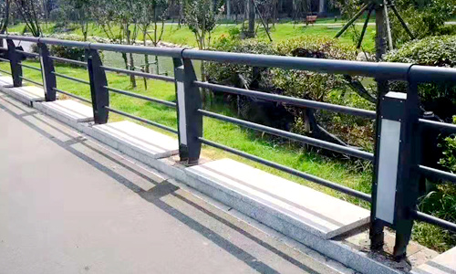 燈光（guāng）護欄