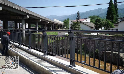 河道鋼製護（hù）欄